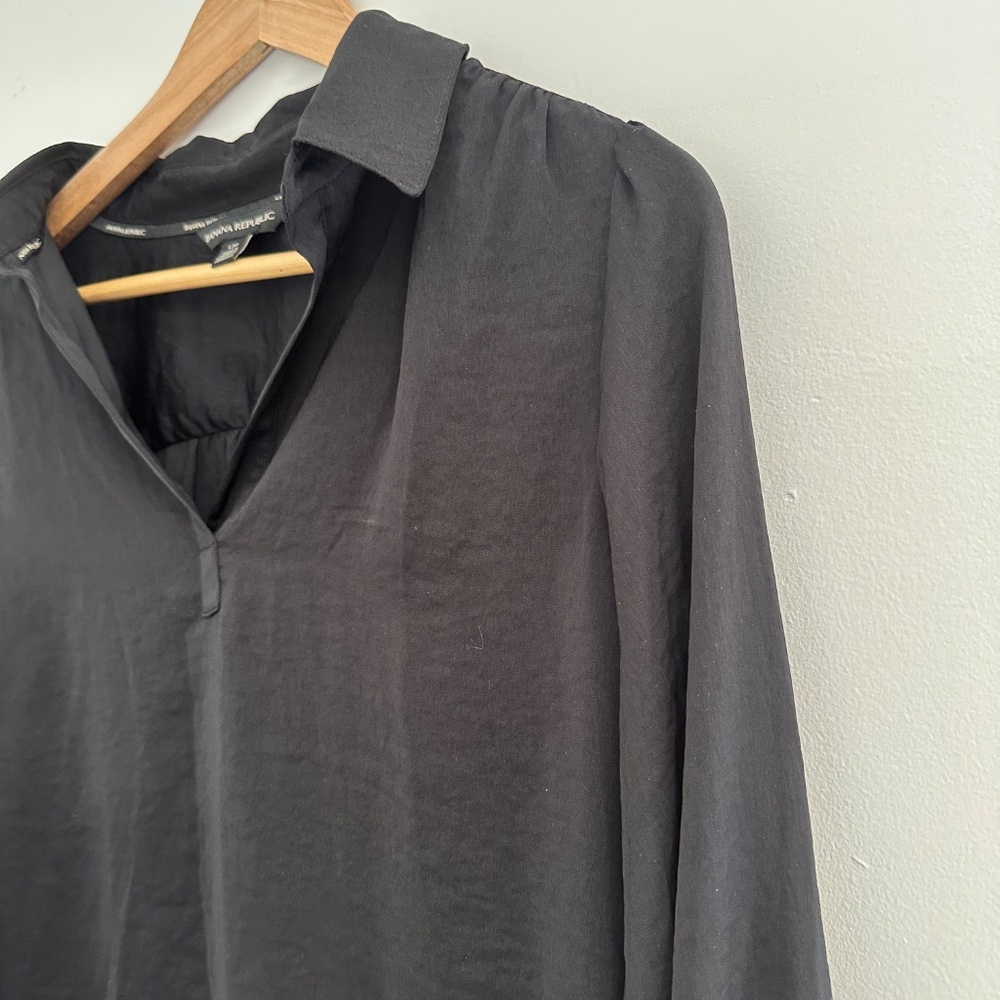 Banana Republic  | Women’s size L  Long Sleeve, Flowy Collared Shirt - Picture 5 of 17